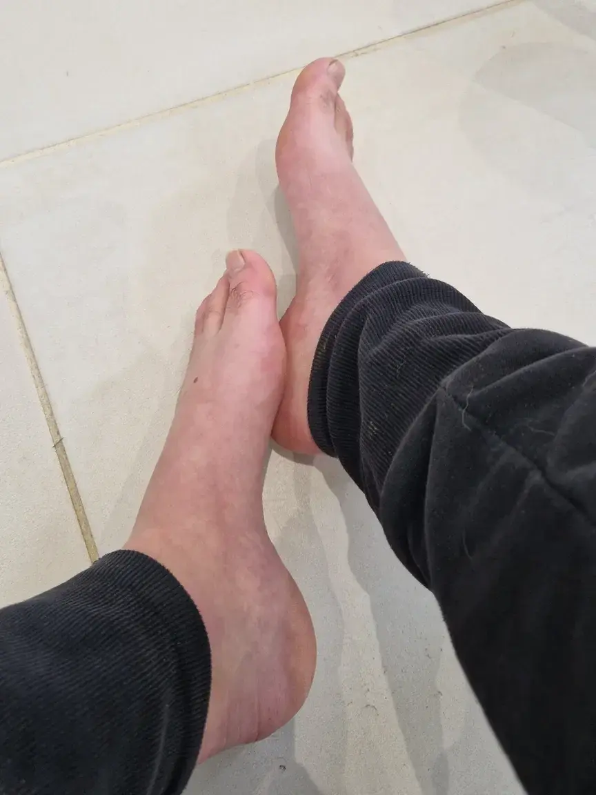 Leak & nude 7 — Hand-foot