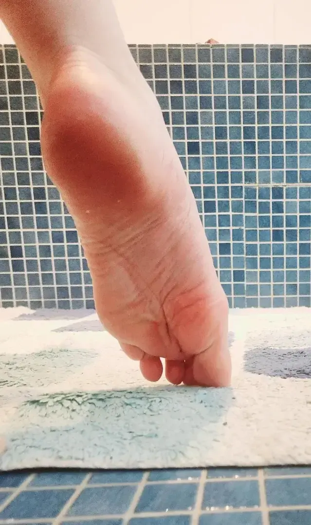 Leak & nude 2 — Prend-mon-pied--take-my-feet