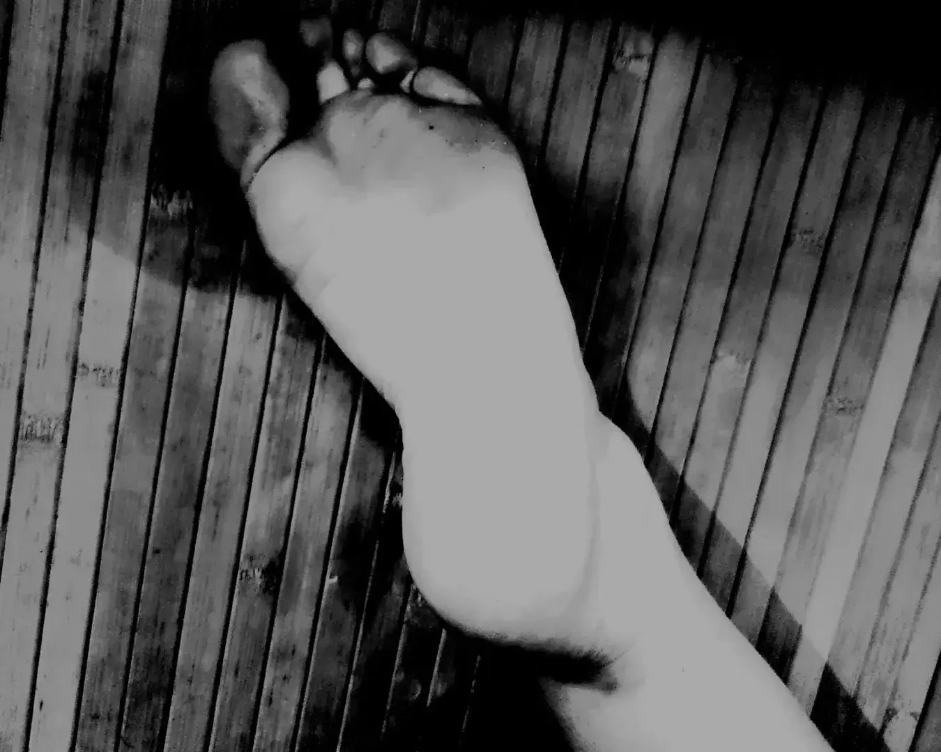 Leak & nude 4 — Prend-mon-pied--take-my-feet
