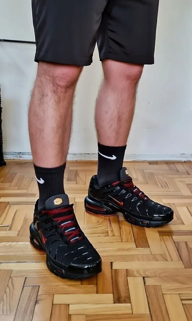 Leak & nude 24 — Souslespiedsdunhomme