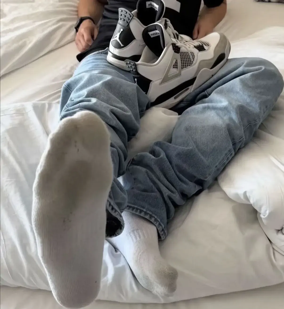 Viens je t’attends à mes pieds