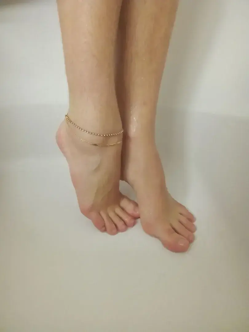 Leak & nude 4 — Onemovietwofeet