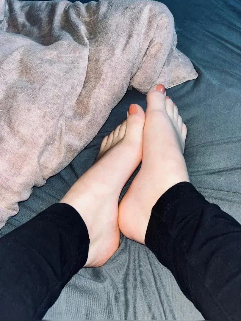 Leak & nude 4 — Feetblues_