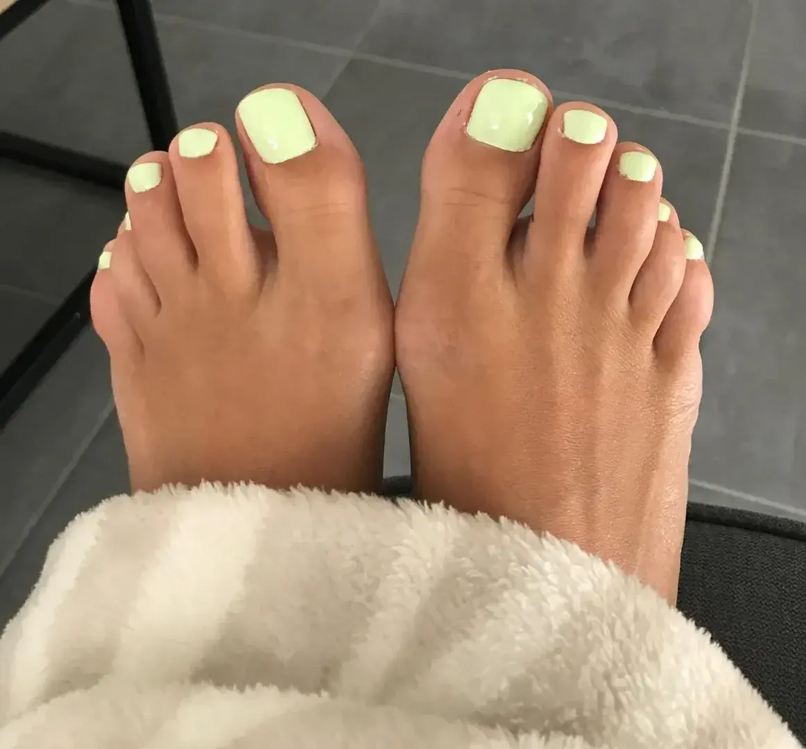Leak & nude 1 — Feetgiiirl_