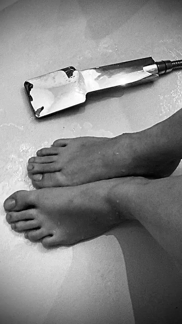 Leak & nude 1 — Bellapiedperfecta