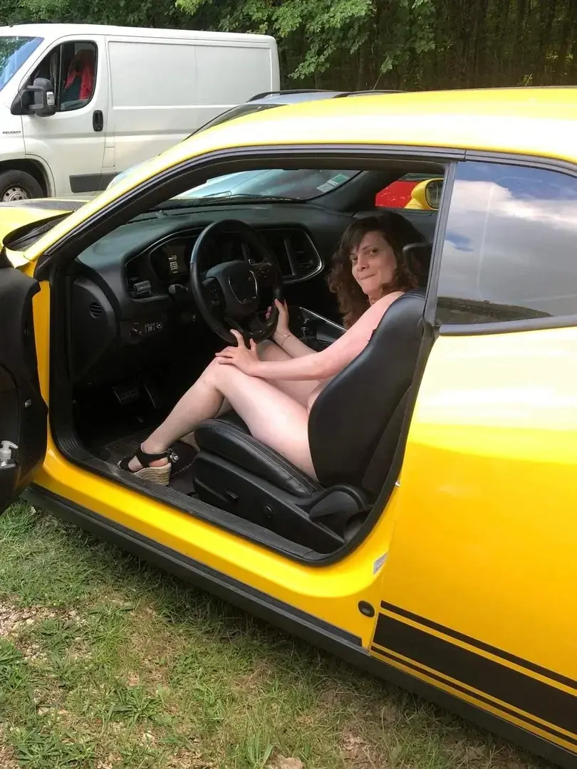 Prête pour une petite séance photo bien chaude en camaro🥵❤️‍🔥