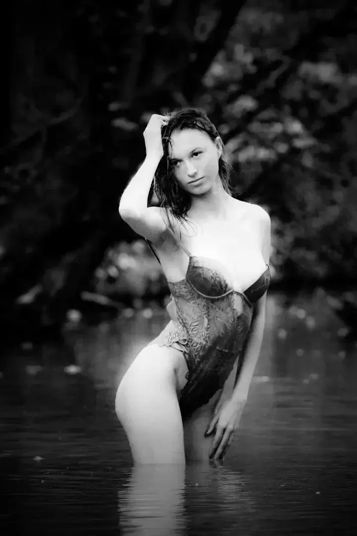 Nouveau shooting en pleine nature venez découvrir des photos plus hot en privé mes choux 🤤🥵