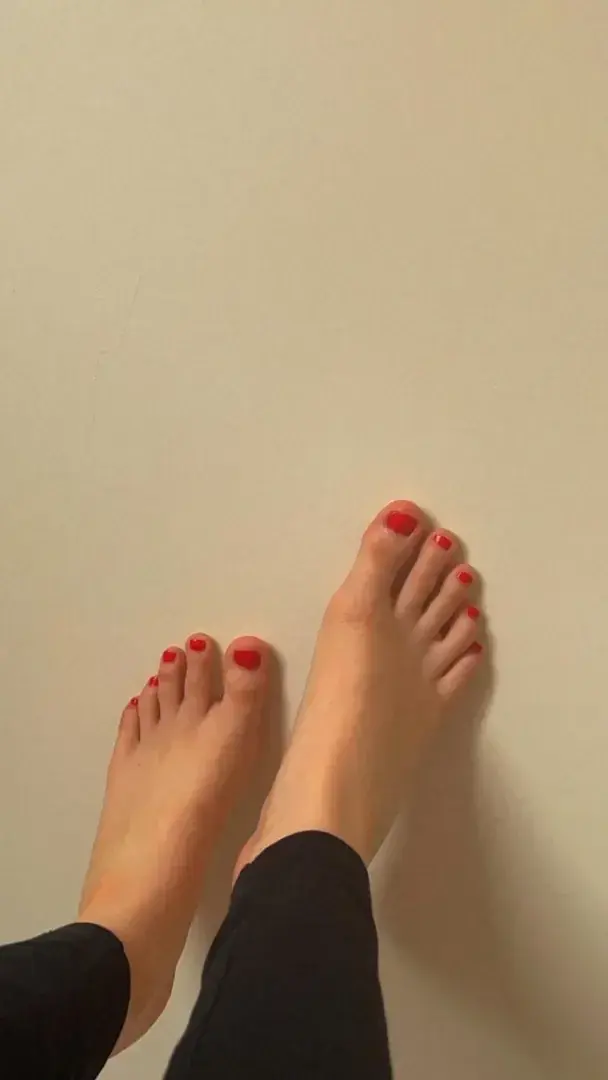 Leak & nude 3 — Footshow