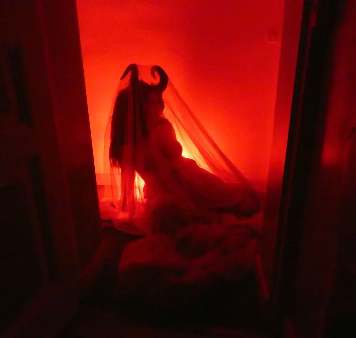 Leak & nude 1 — Theredsuccubus