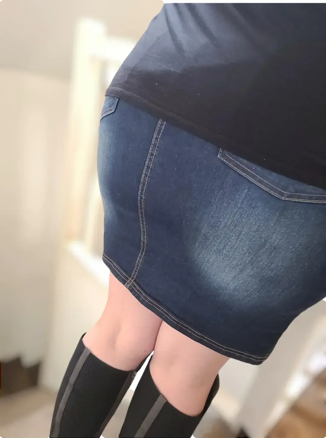 Si tu veux voir ce qui y a en dessous.Abonne toi coquin