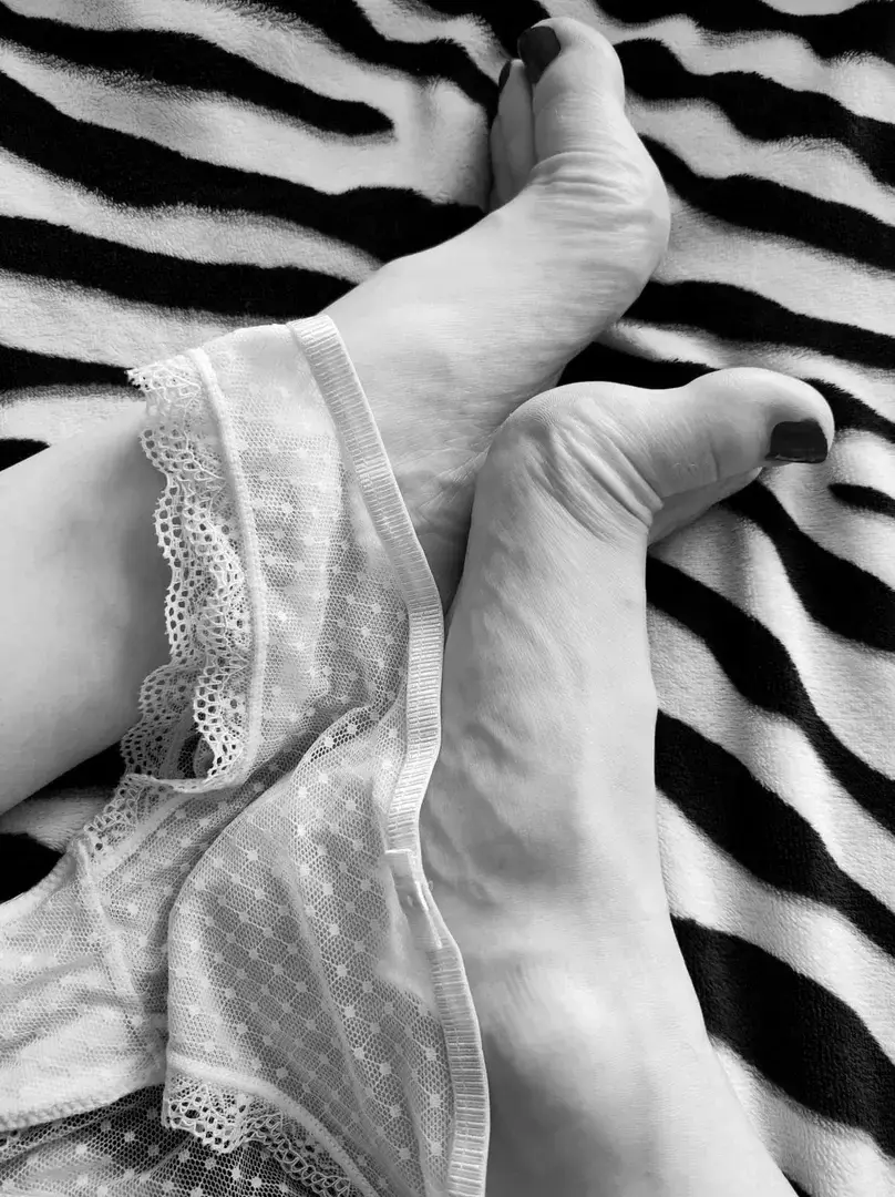 Leak & nude 2 — Mystery_girl_foot