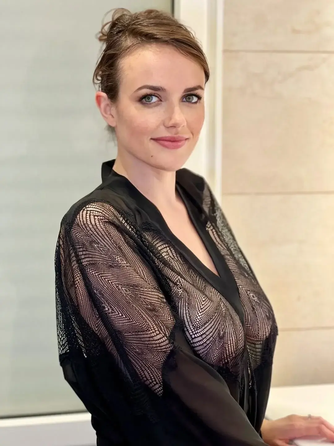 Je suis sûre que tu n'as jamais vu une femme comme moi ici, et ça tombe bien, je suis unique 😂​Si tu as une bonne vibes et un coté plutot coquin vient t'abonner c'est gratuit 🫣