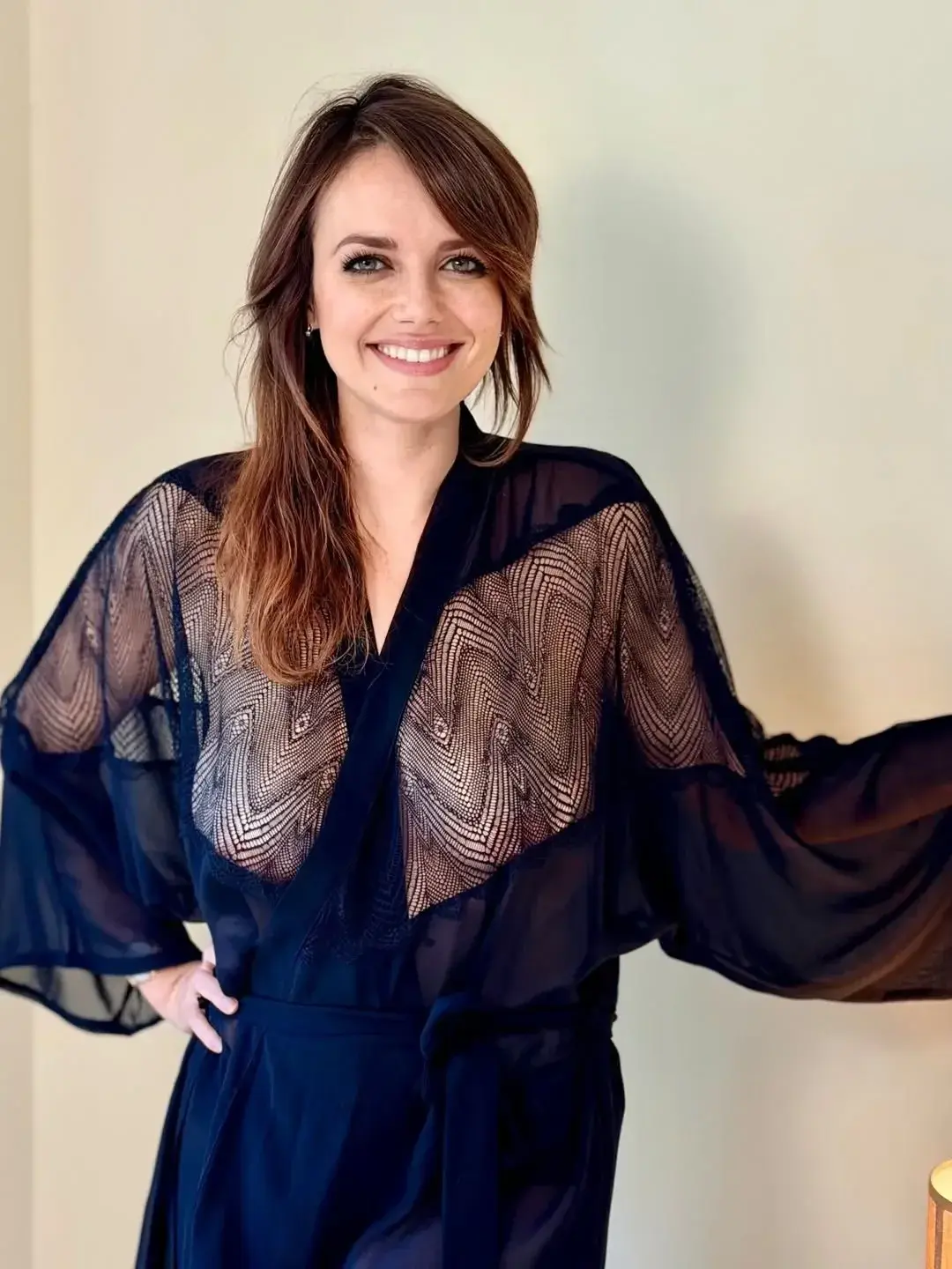 Je suis sûre que tu n'as jamais vu une femme comme moi ici, et ça tombe bien, je suis unique 😂​Si tu as une bonne vibes et un coté plutot coquin vient t'abonner c'est gratuit 🫣