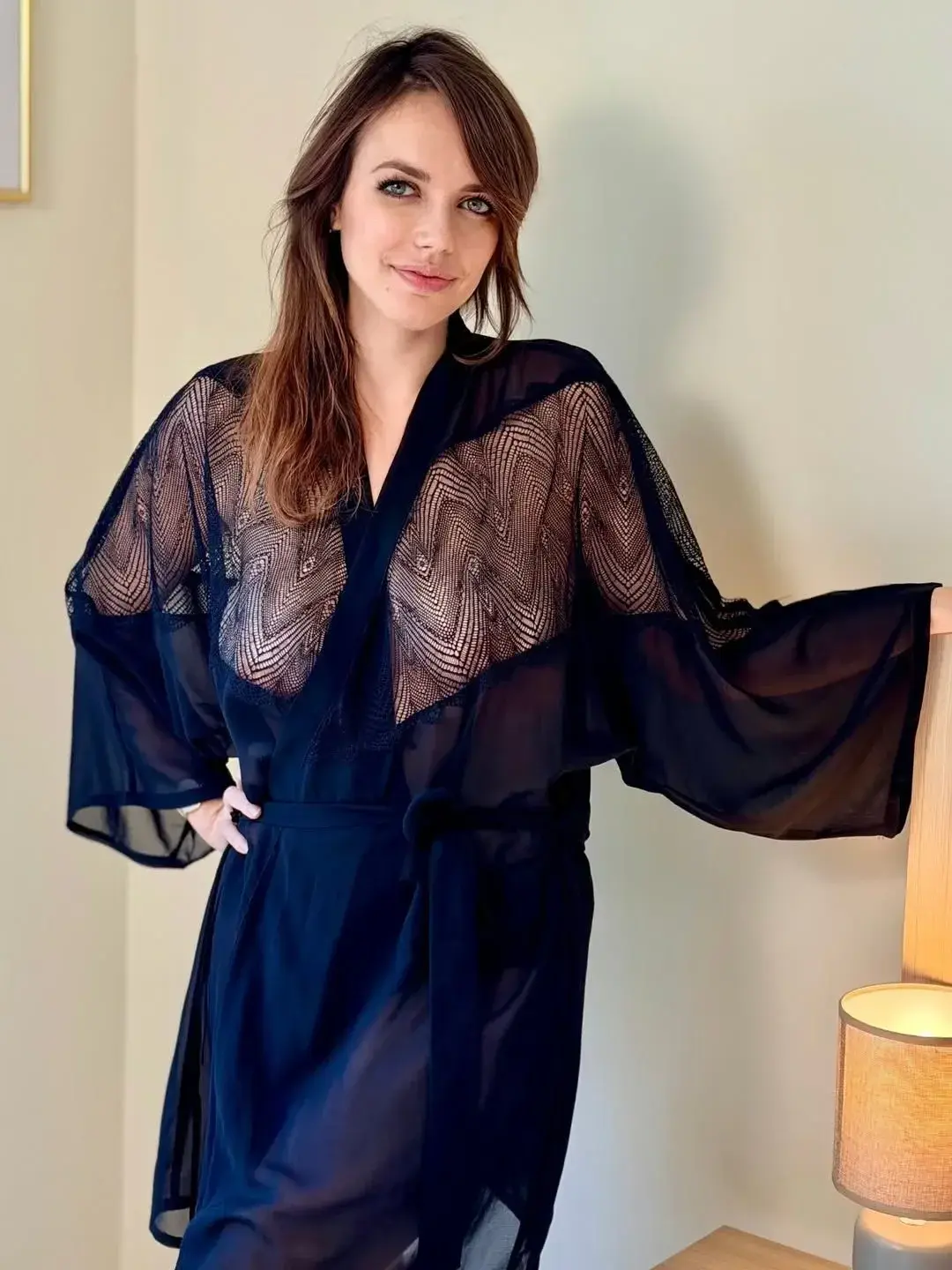 Je suis sûre que tu n'as jamais vu une femme comme moi ici, et ça tombe bien, je suis unique 😂​Si tu as une bonne vibes et un coté plutot coquin vient t'abonner c'est gratuit 🫣