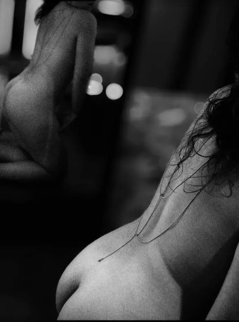 Photo de couverture de _behind_olivia