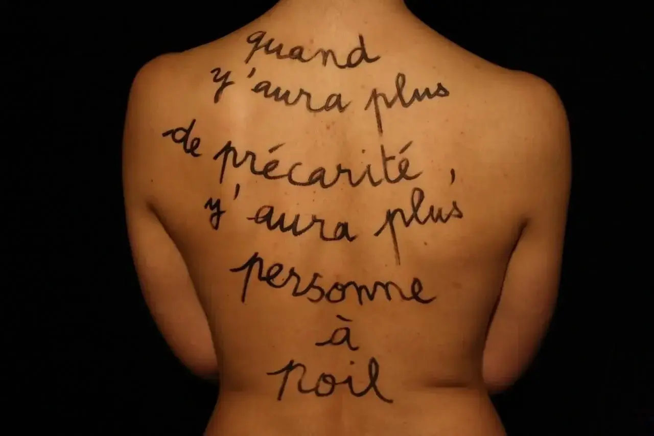 Pour 10 euros je te propose de t'envoyer la photo de ton prénom/ pseudo écrit avec un stylo feutre sur la partie de mon corps qui te ferais plaisir (hors visage) 📸  Je te laisse choisir la couleur du feutre 😉