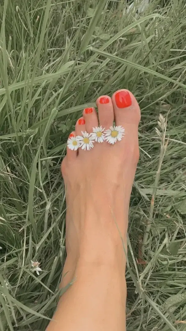 Leak & nude 3 — Lolafeetlove66