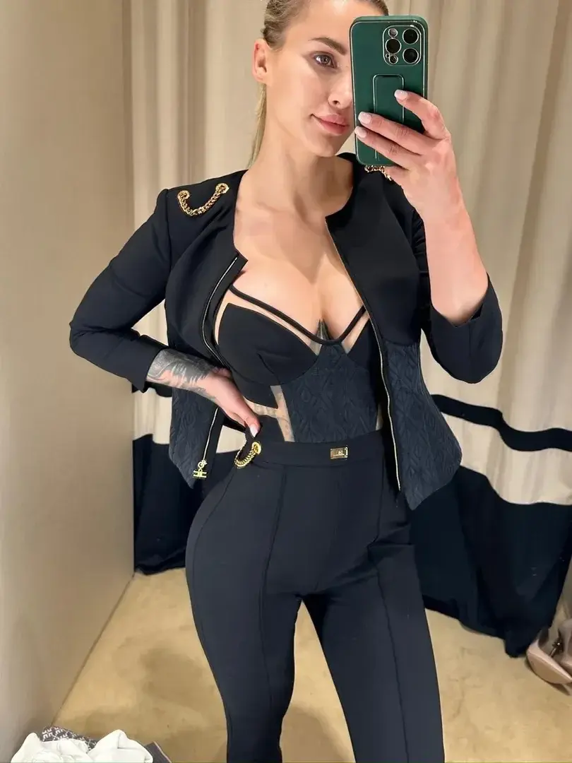 Outfit check 😈 Soll ich das mitnehmen? 🤭
