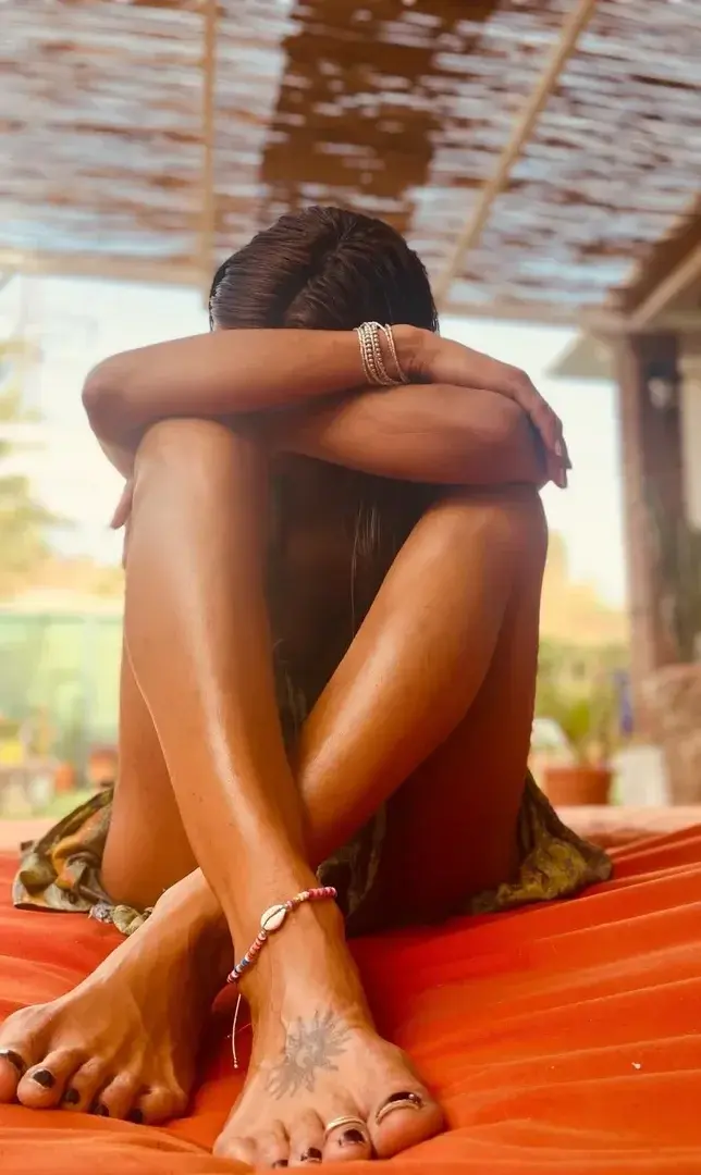 "Con una mirada que seduce y una elegancia que deslumbra, te invito a descubrir la sensualidad femenina desde una perspectiva única y sofisticada." Sígueme y te mostraré contenido exclusivo, si buscas fotos pornos,  conmigo no las vas a tener, te enseñaré mi lado más sexy,sensual y salvaje con elegancia y seducción.. 🫵🏽🫦❤️