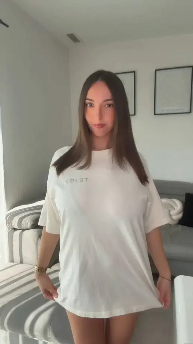 Aperçu public — Julia_lyn : « Je vais bientot supprimer ce post !Mais tu as de la chance si tu le vois c'est que mon abonnement est encore gratuit 🫣​ » (MYM) — pas un leak