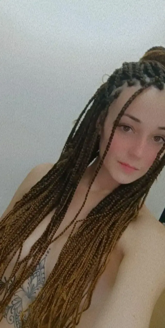 Abonnement gratuit avec le code : GRATUITCoucou comment tu vas désolé j’etait pas trop sur l’application, je suis de retour pour m’enfoncer mes doigts au fond de ma jolie petite chatte Grr ❤️🍑