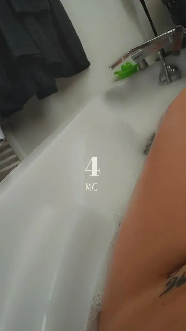 Leak & nude 2 — Sexandglam