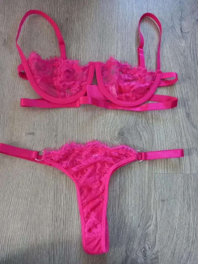 petits sous vêtements rose ....... vous aimez ?