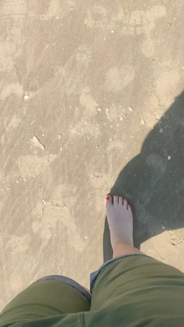 Petite marche sur le bord de plage ! #Sun #Sunny #WeekEnd #Live #video #Feet #Foot #porn #PornLive #Girl #NialArt #Fetish #beauty #sand #Ocean #ShowGirl #LiveShow