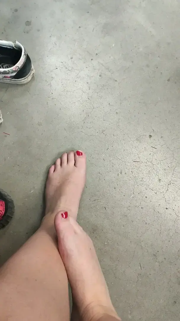 On work ! 🦶🏼♥️ #feet #porn #girl #pornGirl #show #pornShow #Work #Live #Sex #SexLive #dirty #dirtyFeet #polish