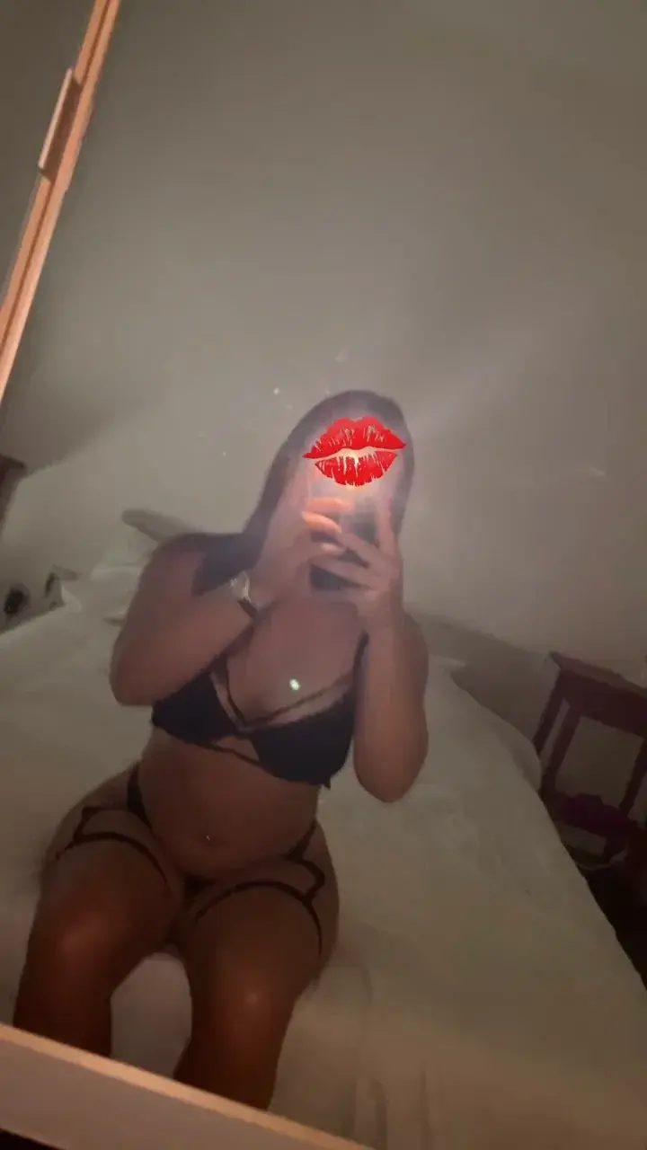 Leak & nude 3 — Paulinehot