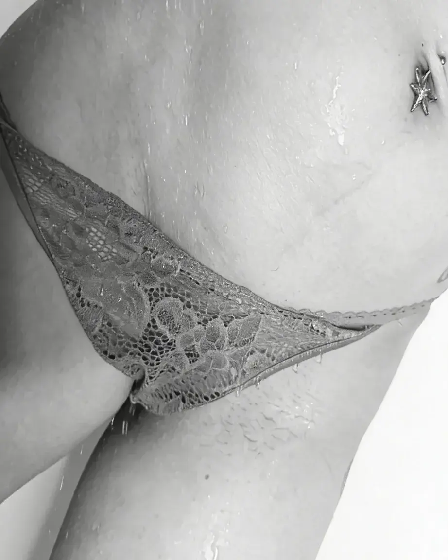 Rejoins moi sous la douche et lave moi baby#shower #douche #bathroom #voyeur #exhib #bitch #panties #hot #wife #milf #mum #stepmum