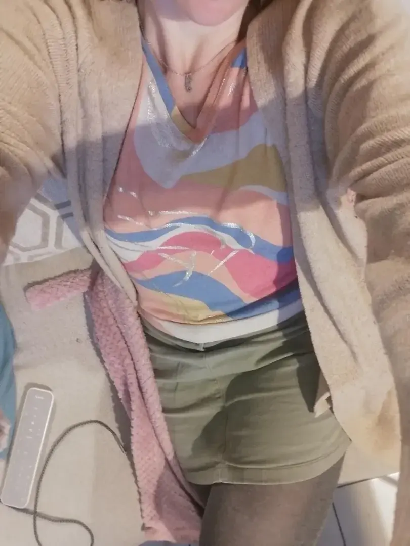 Leak & nude MYM — Ambredu74 : « Coucou 🥰🥰🥰 » (MYM)
