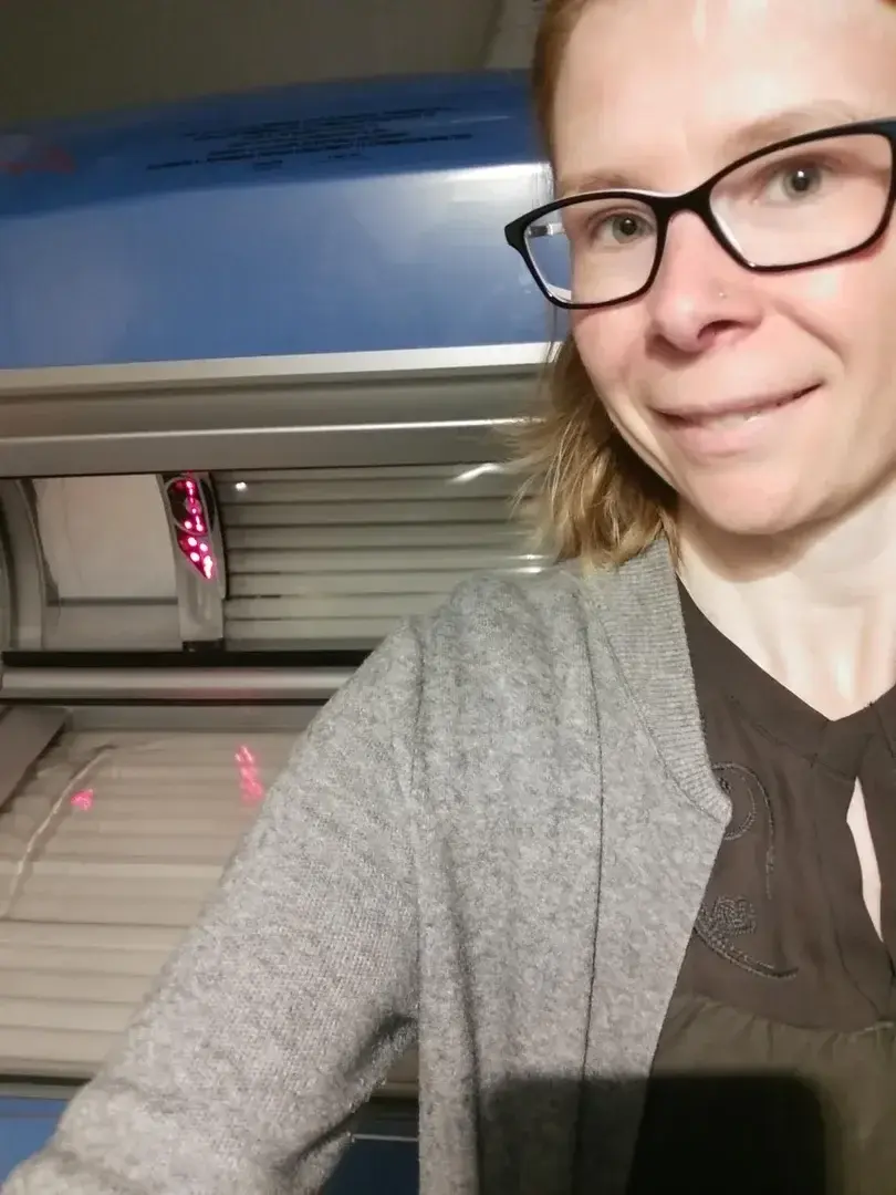 Leak & nude MYM — Ambredu74 : « Petite séance d UV pour avoir une peau bronzée pour l ete. » (MYM)