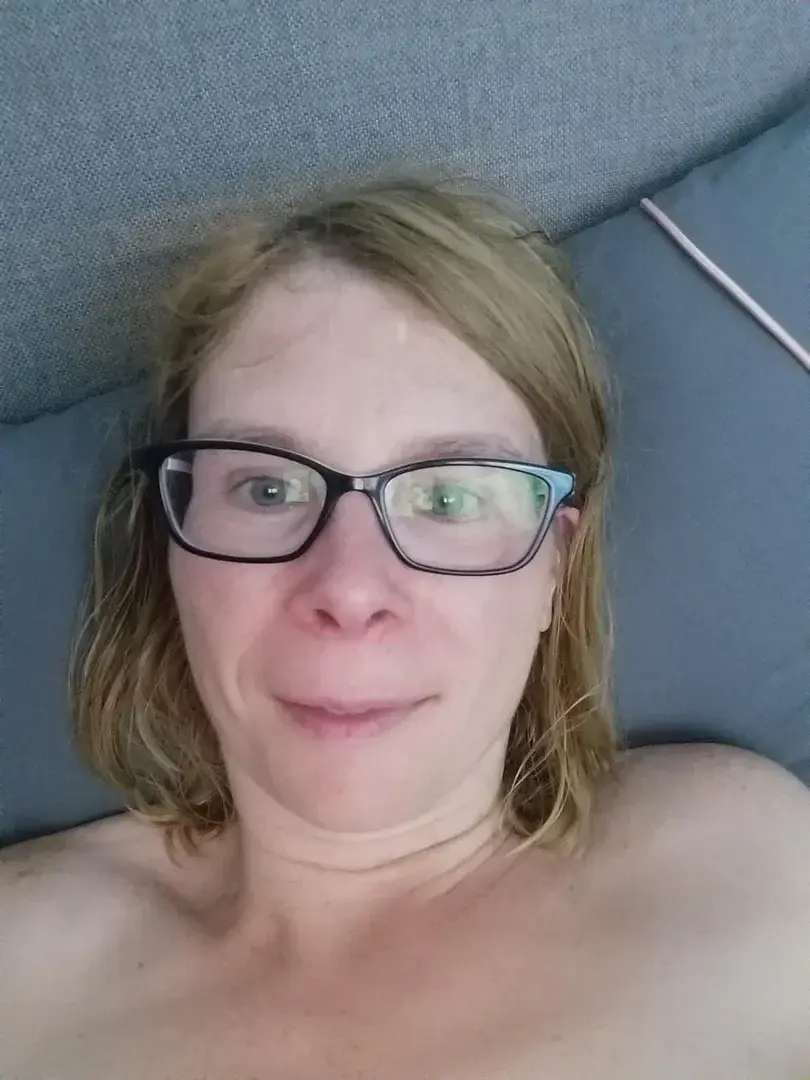 Leak & nude MYM — Ambredu74 : « Il fait trop chaud pour dormir. » (MYM)