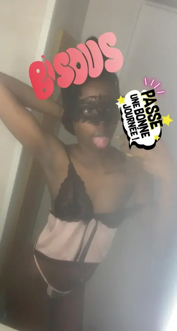 Hmmmmm c0chonne bien chaudass€ que je suis 👅