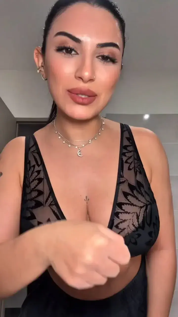 Leak & nude MYM — babybrune : « 🌸 ABO à O€ sans code 100% GRATUIT, tu me rejoins ? 💦 » (MYM)