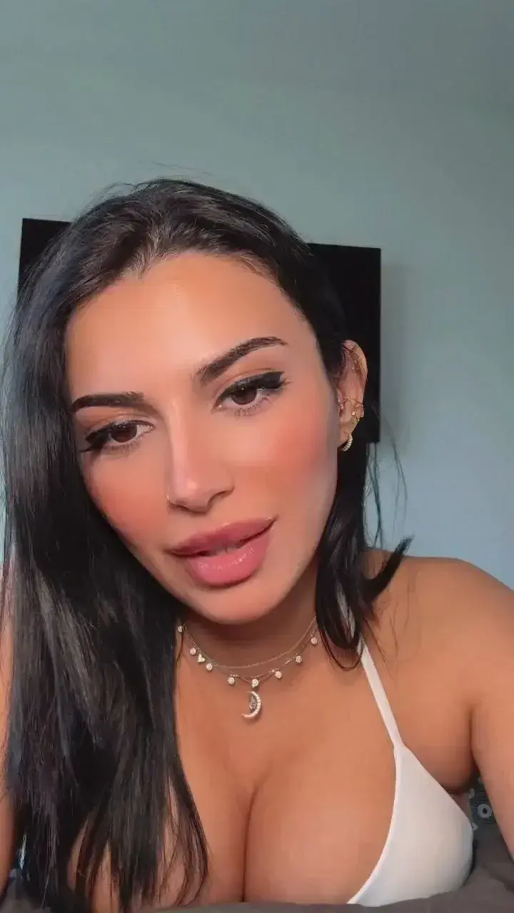 Leak & nude MYM — babybrune : « 🌸 ABO à O€ sans code 100% GRATUIT, tu me rejoins ? 💦 » (MYM)