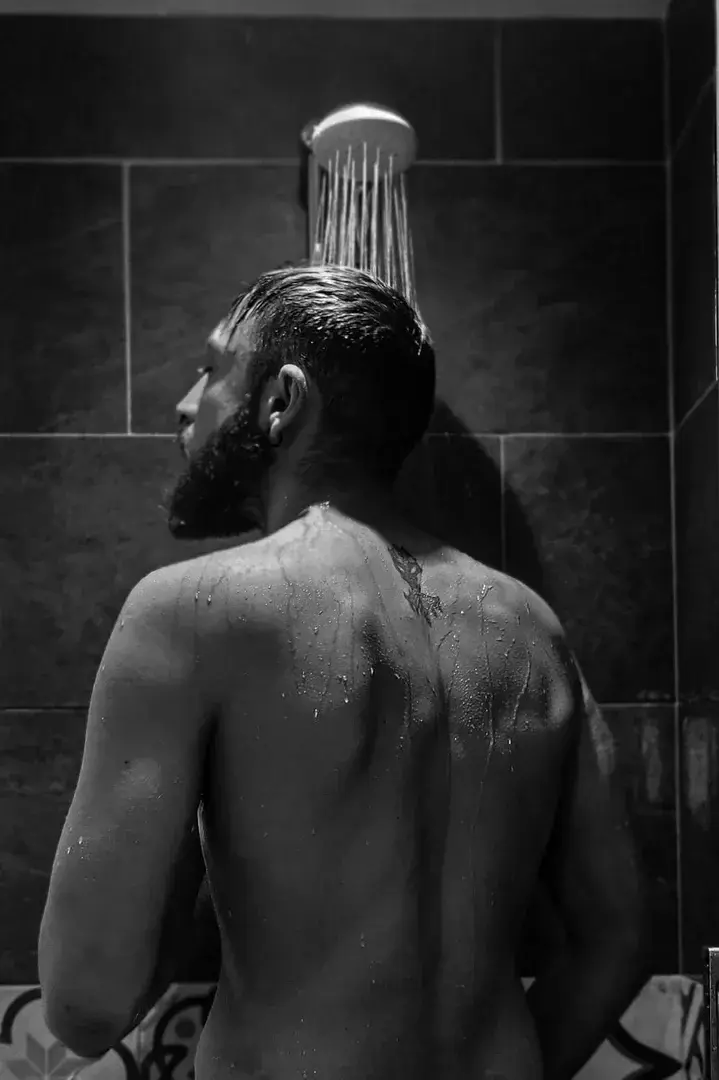 A9.//ShootDosTatoué🖤&PetitDouche 🚿Rejoind moi 👅👀