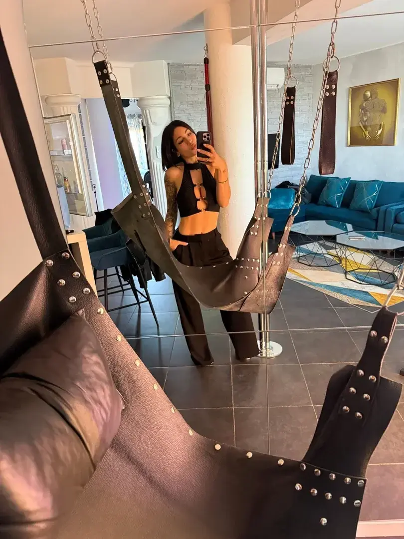 Leak public de Iambluebutterfly30 — « Mon abo 100% gratuit alors profites en 🫣 » (nude) sur MYM