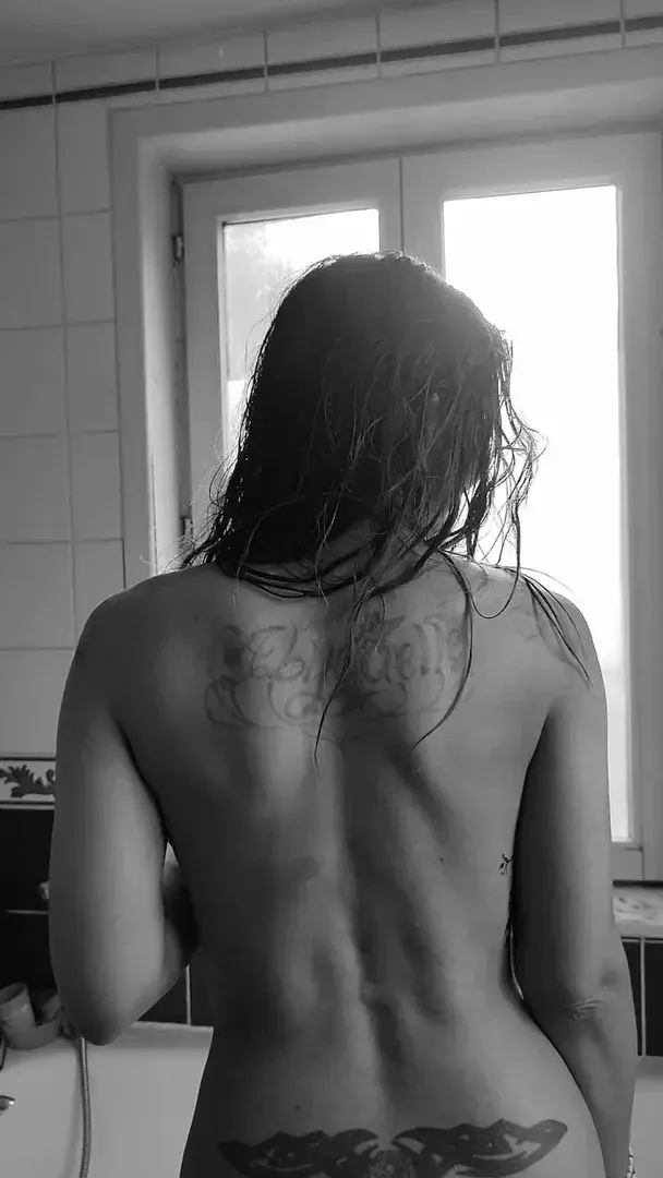 Leak & nude MYM — Lilly59 : « Viens voir ce que je peux proposer ici c'est partage 💯 n'attend pas pour me dire ce que tu aimerais n'attend pas non plus pour t'abonner mon compte et un journal intimes de photos de vidéos 💖🔥 » (MYM)