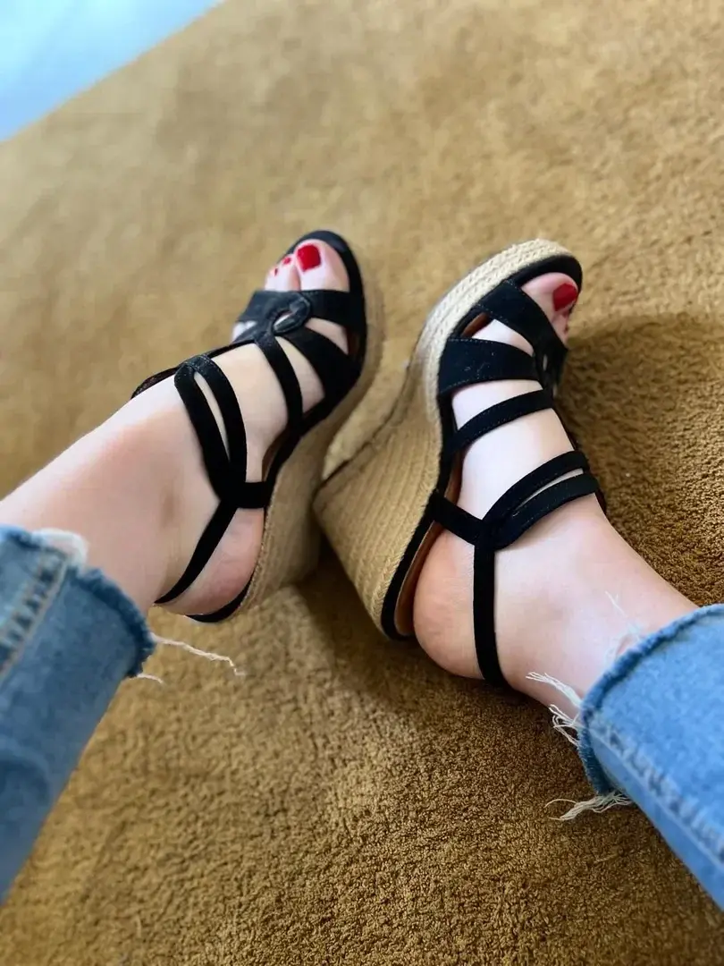 Leak & nude 1 — Feetgirl80