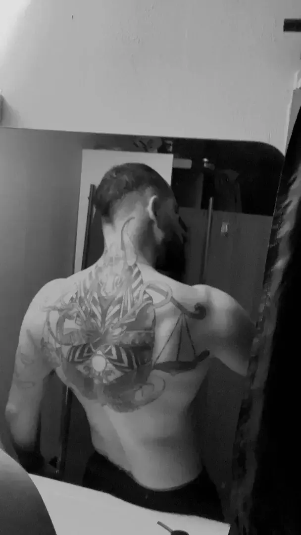 Un petit tour a la douche tu est partante ?🚿😈