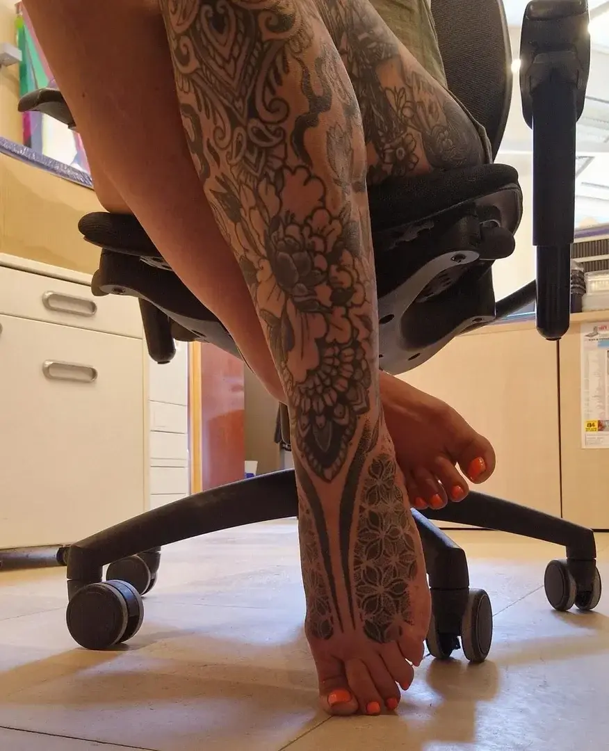 Let your feet free