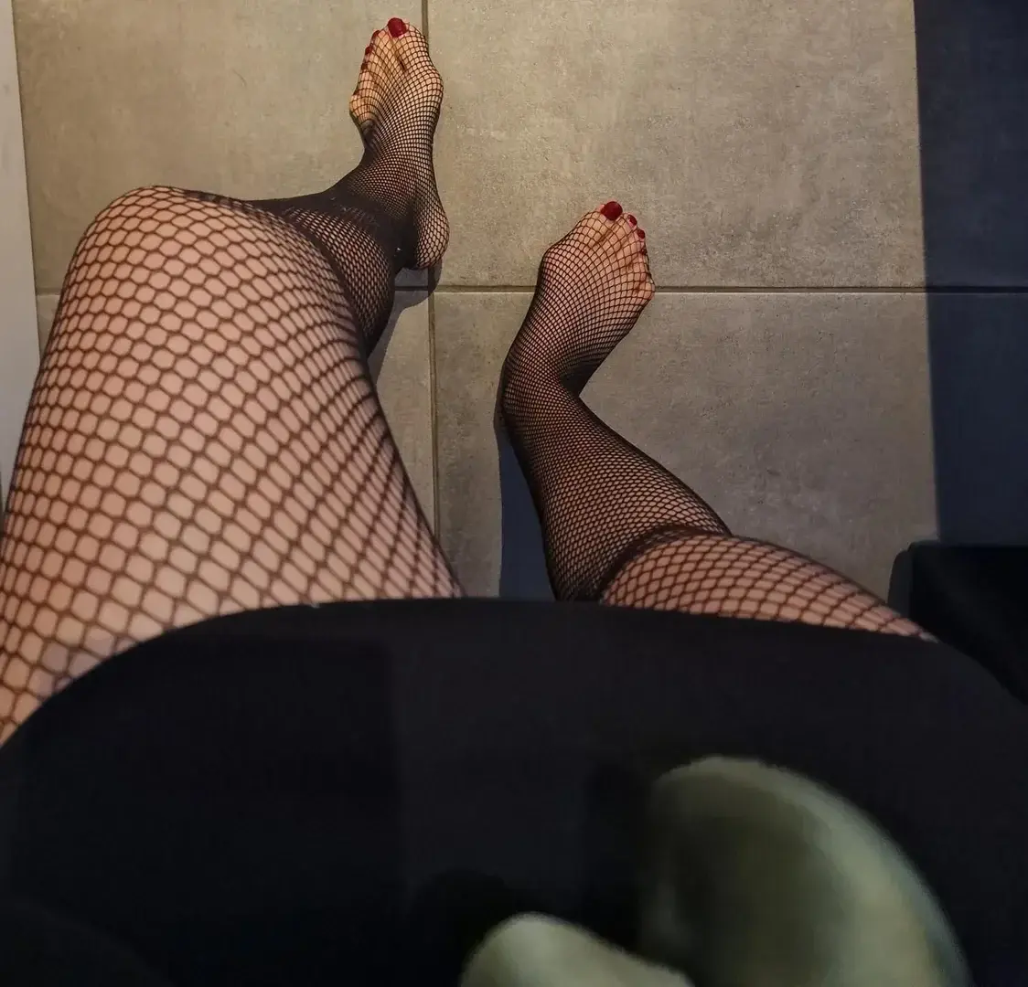Leak & nude 6 — Larafeetx