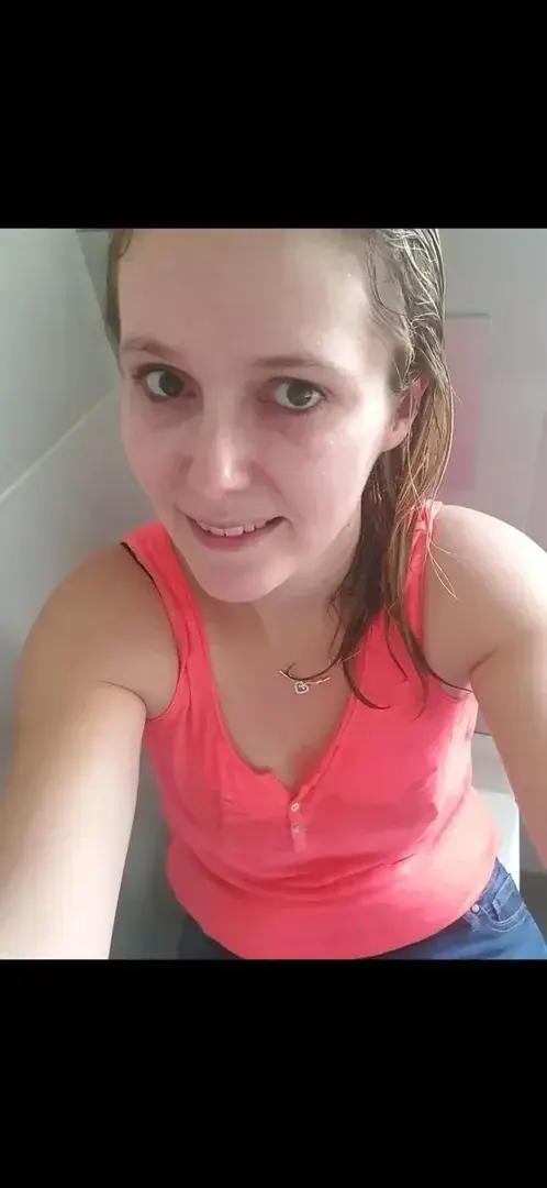 Je te laisse deviner ce qui me rend si heureuse après la douche 😇😘