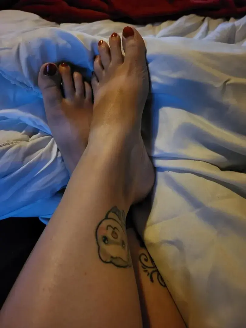 Leak & nude MYM — Exibflo : « #pied » (MYM)