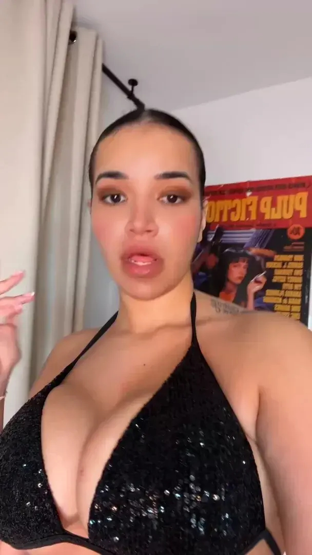 Leak & nude MYM — Rubynikara : « Hello baby je suis hot 💦💦❤️🥵 » (MYM)