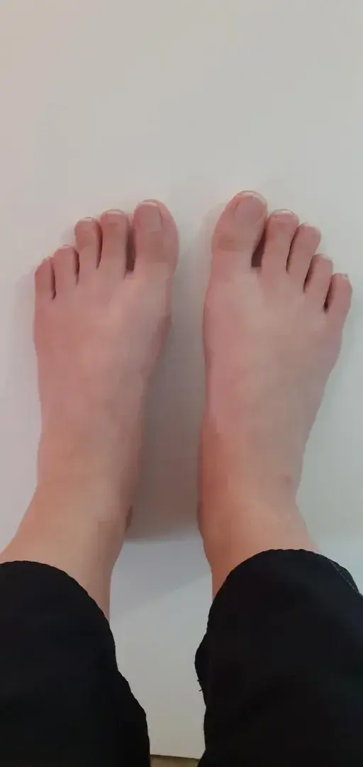Leak & nude 4 — pedicure_time
