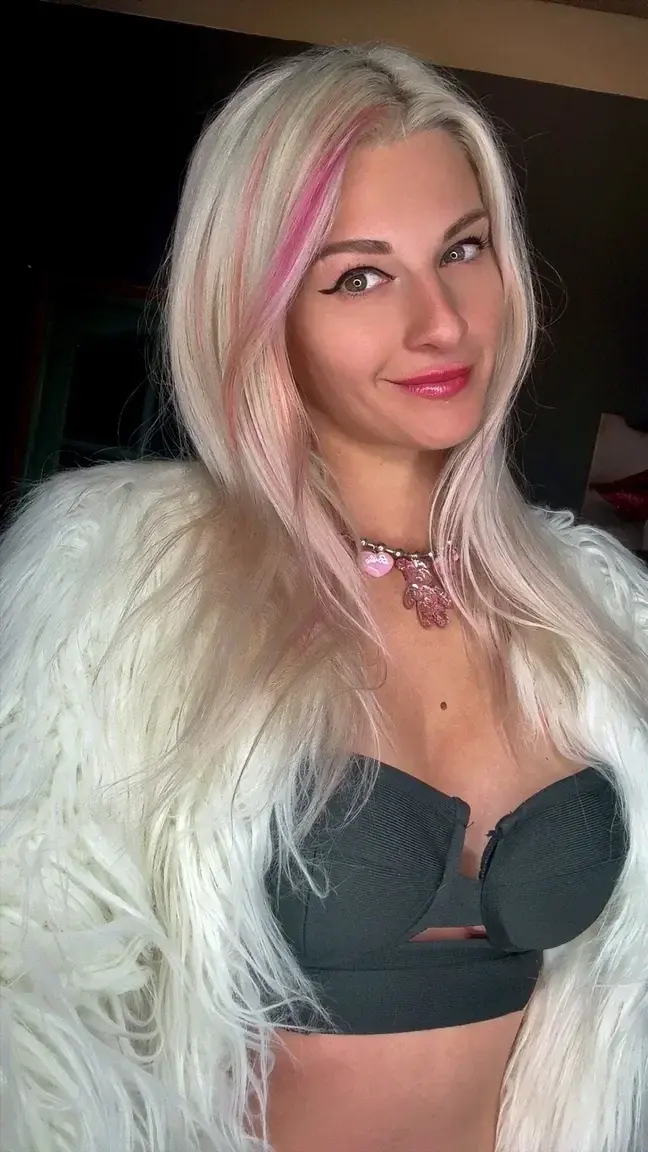 Miss-barbie-pink-off — média 11 | French Modèles