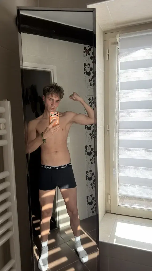 I want to see you on your knees in front of me, looking me in the eyes 🤠